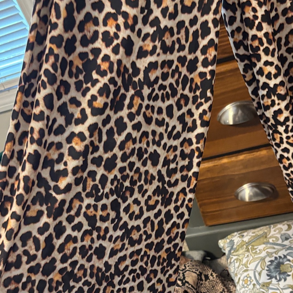 BNWT Zara Leopard Print wide leg pants - Picture 3 of 4